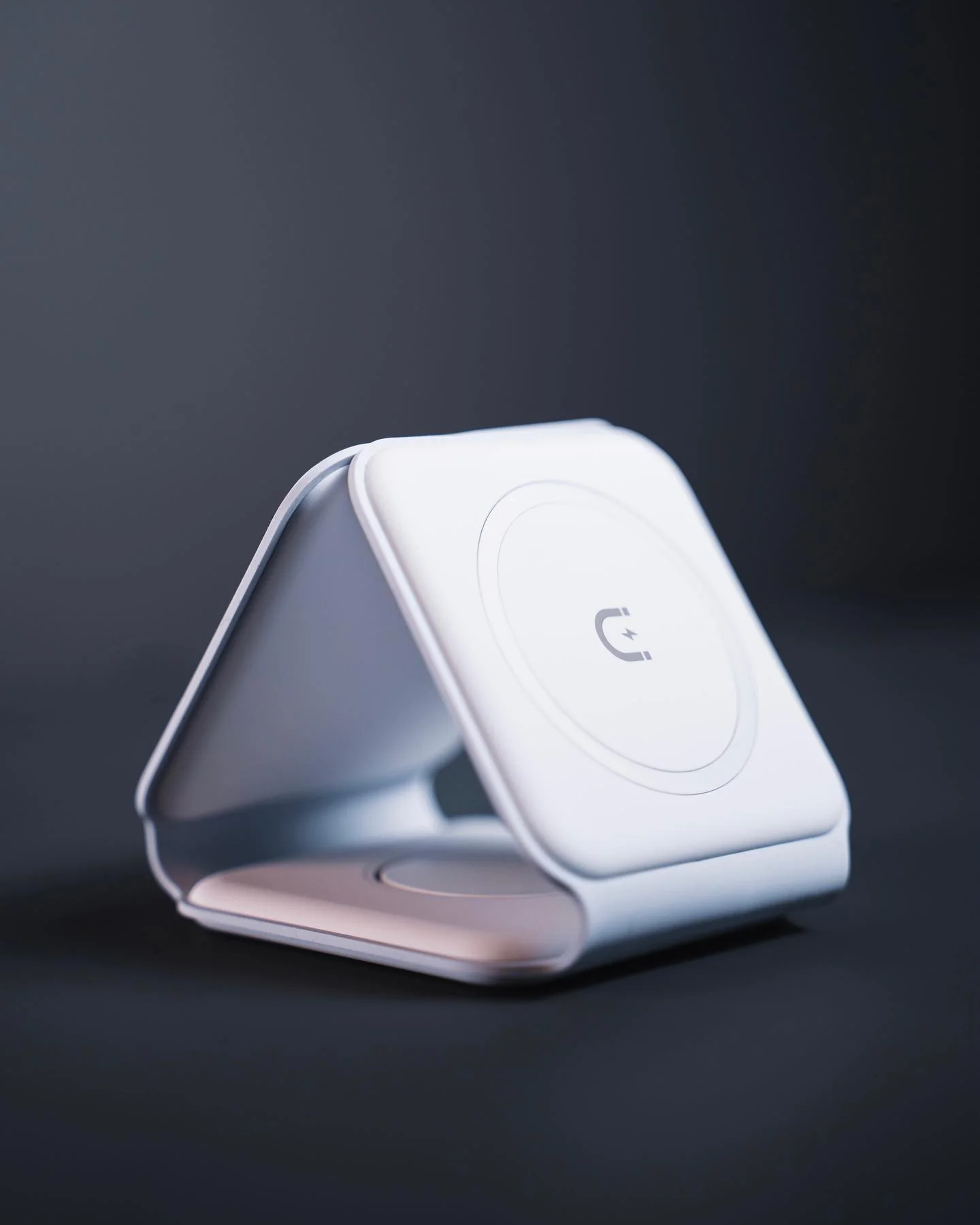 ZEERA MegFold: World's Most Portable 3-in-1 Foldable Travel MagSafe Wireless Charger for iPhone 15,Apple Watch & AirPods - Image 5