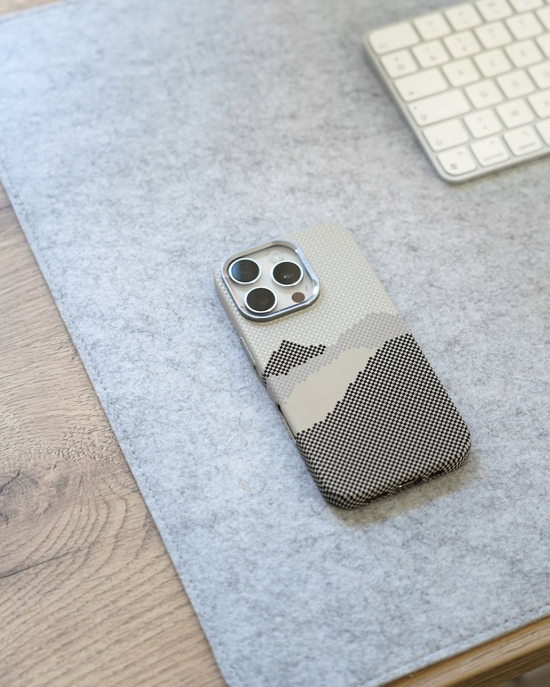 ZEERA MagPixel Pro: Premium MagSafe Case with a Striking Pixel Mountain Design - Image 11