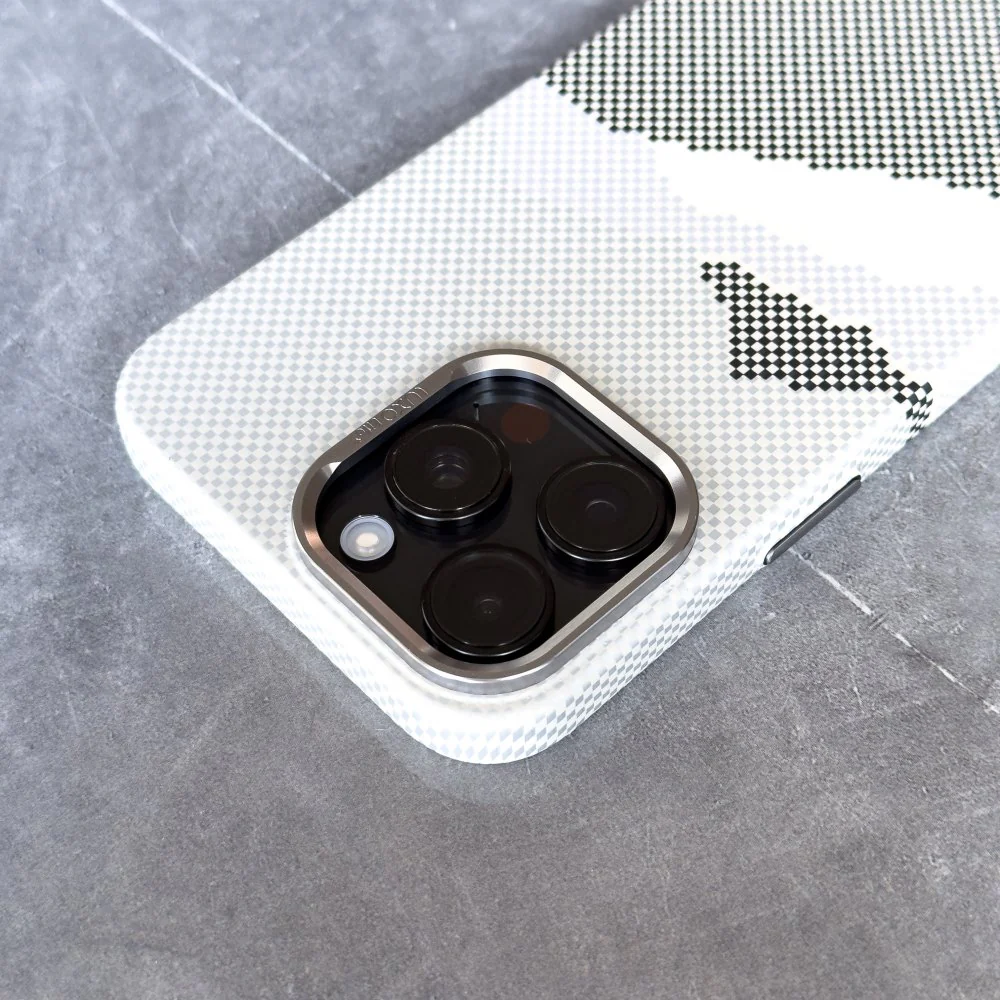 ZEERA MagPixel Pro: Premium MagSafe Case with a Striking Pixel Mountain Design - Image 4