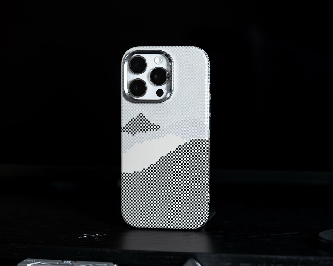 ZEERA MagPixel Pro: Premium MagSafe Case with a Striking Pixel Mountain Design - Image 5