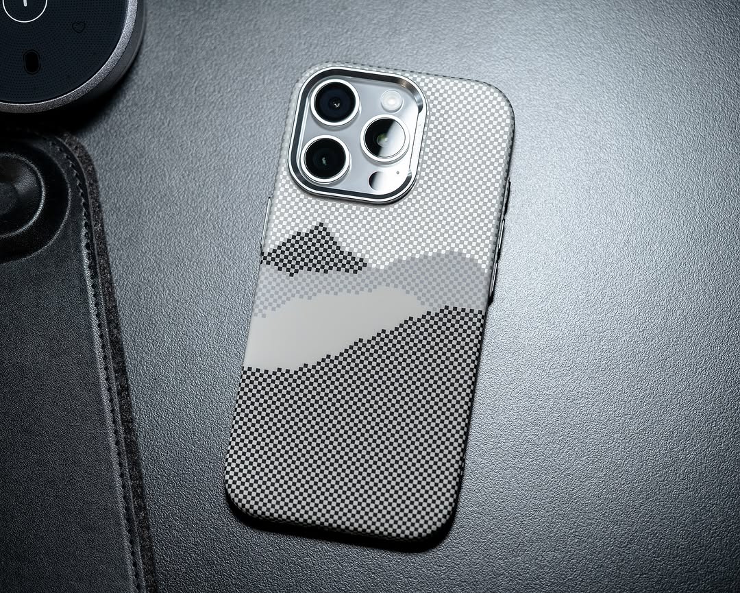 ZEERA MagPixel Pro: Premium MagSafe Case with a Striking Pixel Mountain Design - Image 6