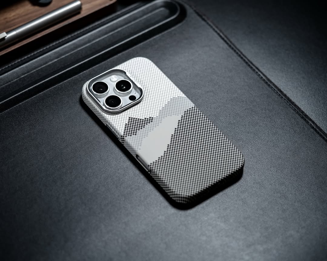 ZEERA MagPixel Pro: Premium MagSafe Case with a Striking Pixel Mountain Design - Image 8