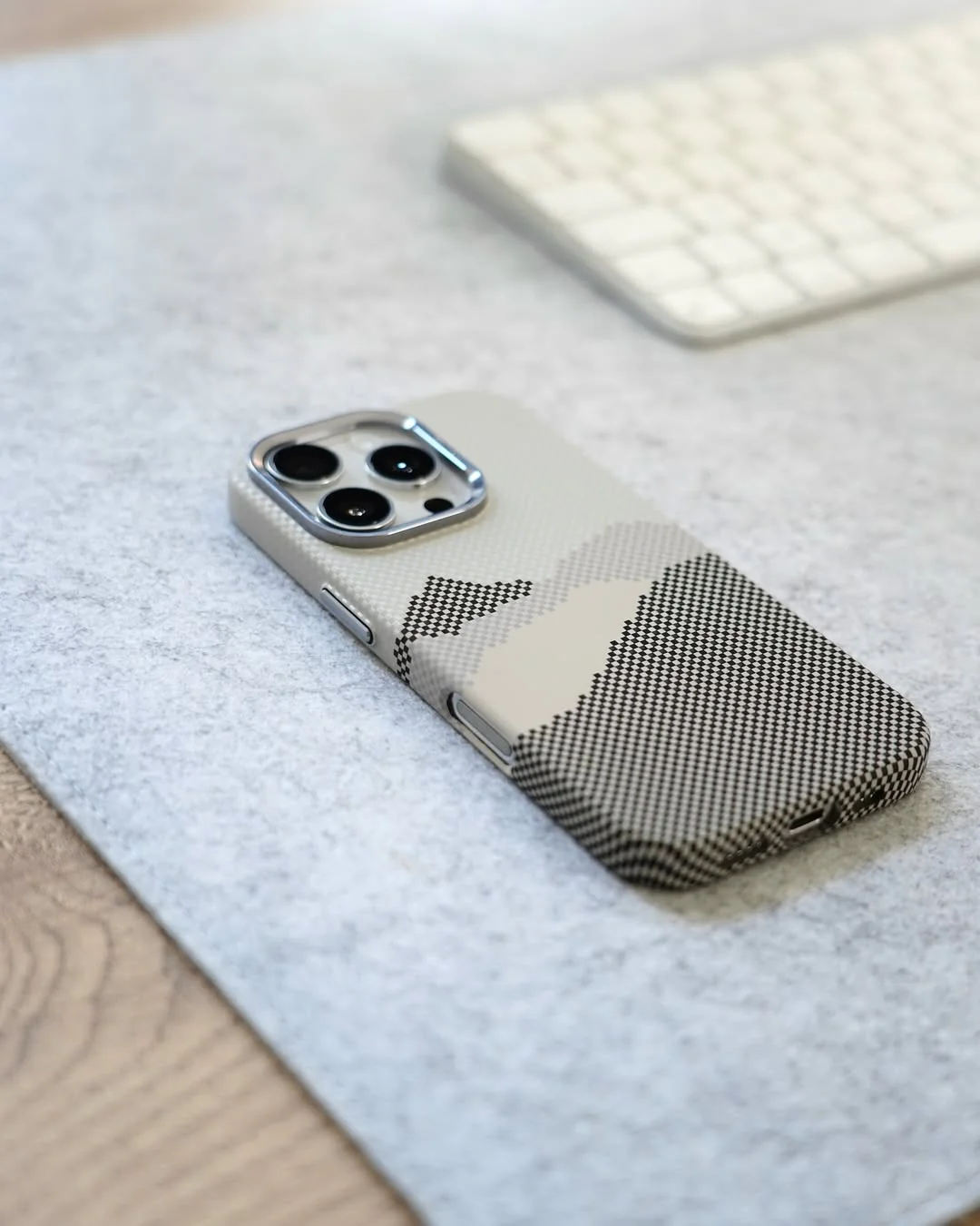 ZEERA MagPixel Pro: Premium MagSafe Case with a Striking Pixel Mountain Design - Image 9