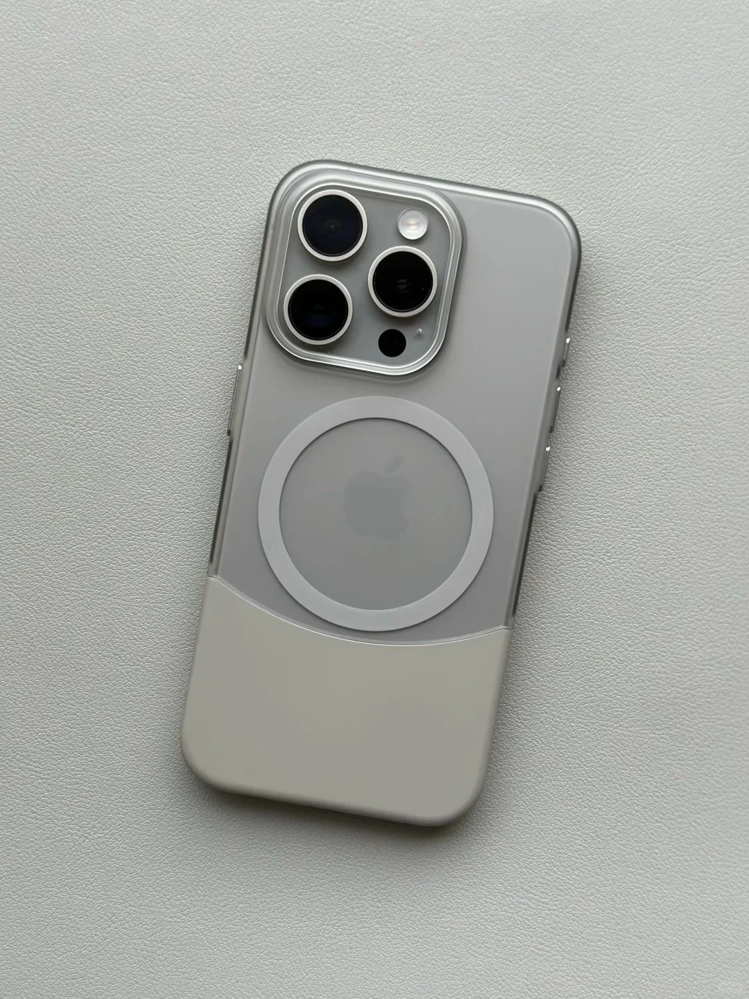 ZEERA MagSplit Pro: The Best Unique Two-Tone Modular MagSafe Case with Transparent Design - Image 12