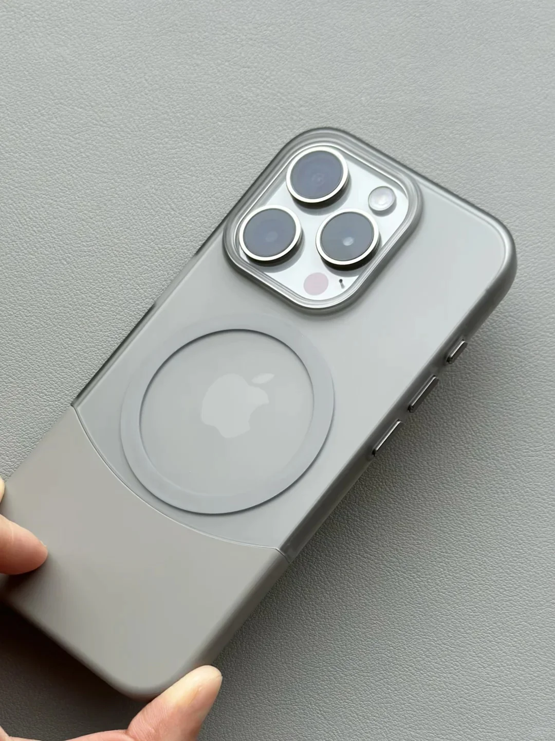 ZEERA MagSplit Pro: The Best Unique Two-Tone Modular MagSafe Case with Transparent Design - Image 13