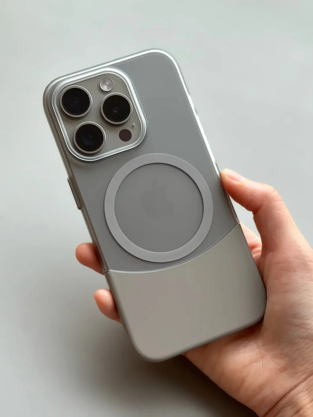 ZEERA MagSplit Pro: The Best Unique Two-Tone Modular MagSafe Case with Transparent Design - Image 14