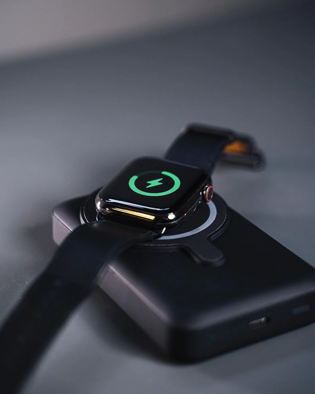 ZEERA MagVolt Gen4: World's First 10,000mAh Foldable MagSafe Battery Pack for Apple Watch, iPhone & Airpods - Image 4